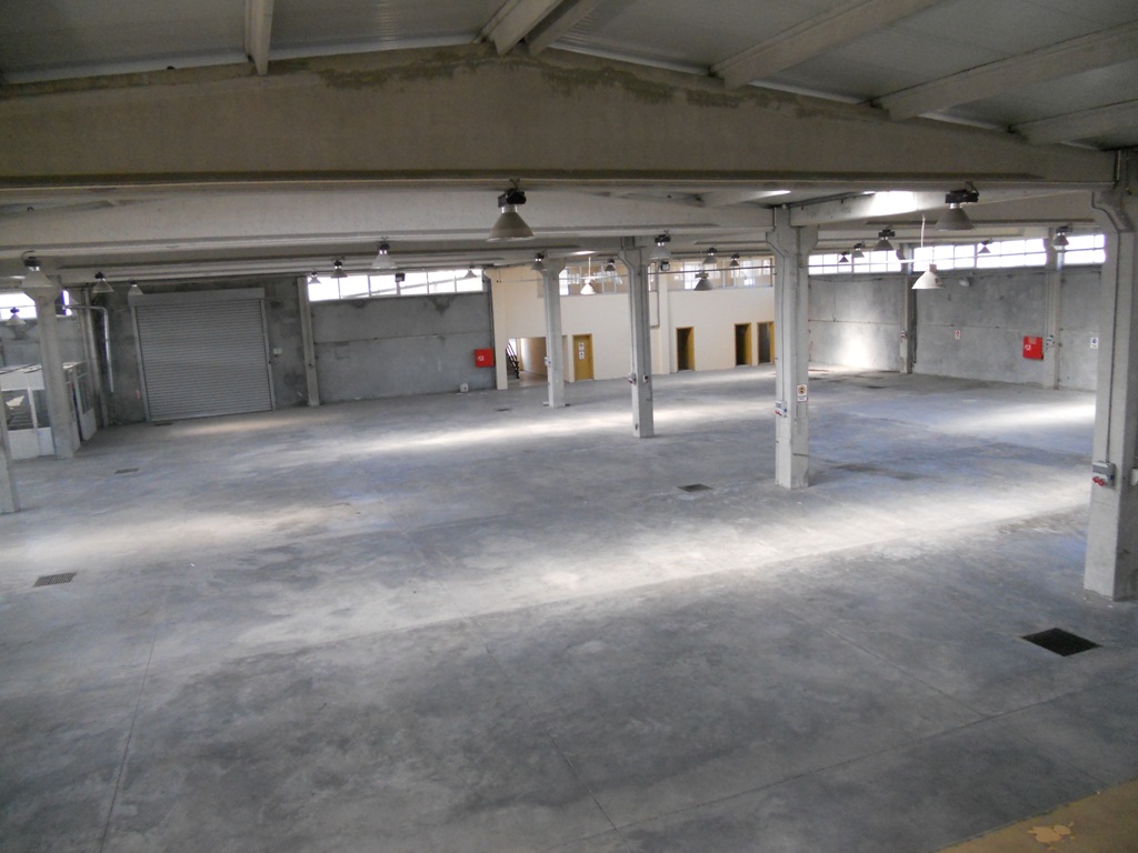 İZMİR GAZİEMİR SARNIÇ SANAYİDE KİRALIK 2500m2 FABRİKA/DEPO
