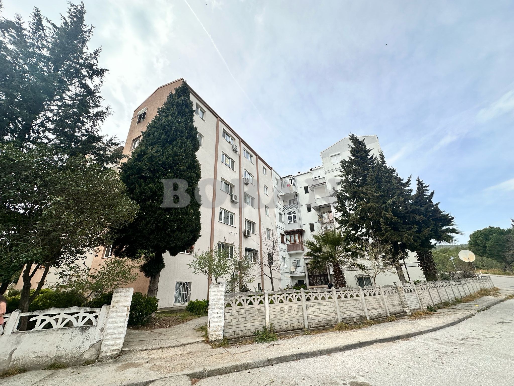 GÖRECE GÖÇMEN KONUTLARINDA KİRALIK 2+1 DAİRE
