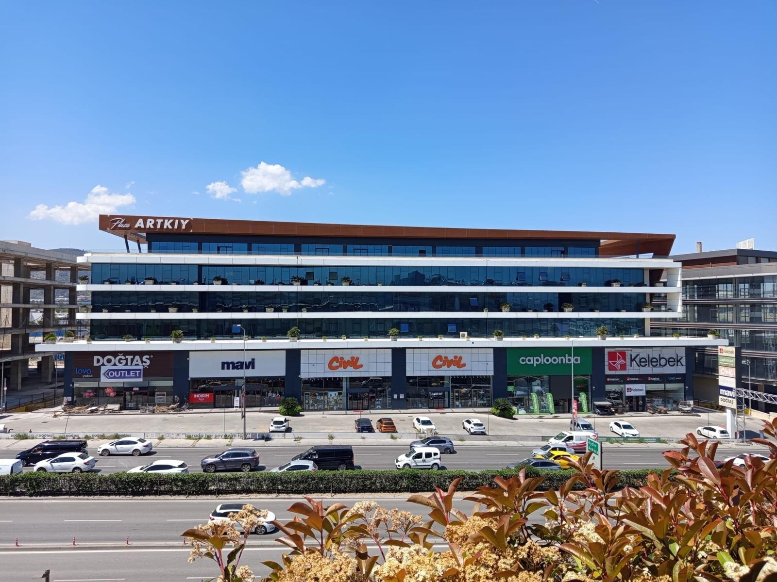 İZMİR GAZİEMİR AKÇAY CADDESİNDE KİRALIK 1100m2 MAĞAZA