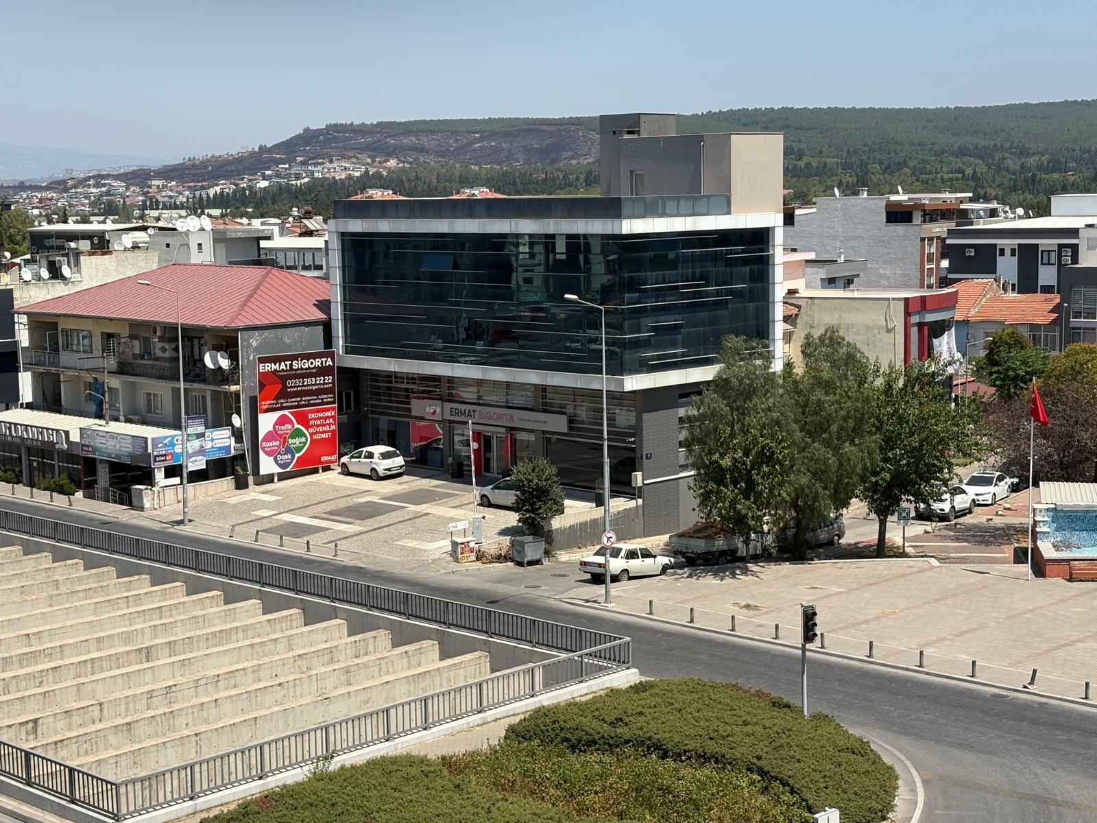 İZMİR GAZİEMİR AKÇAY CADDESİNDE SATILIK 1400m2 KOMPLE BİNA