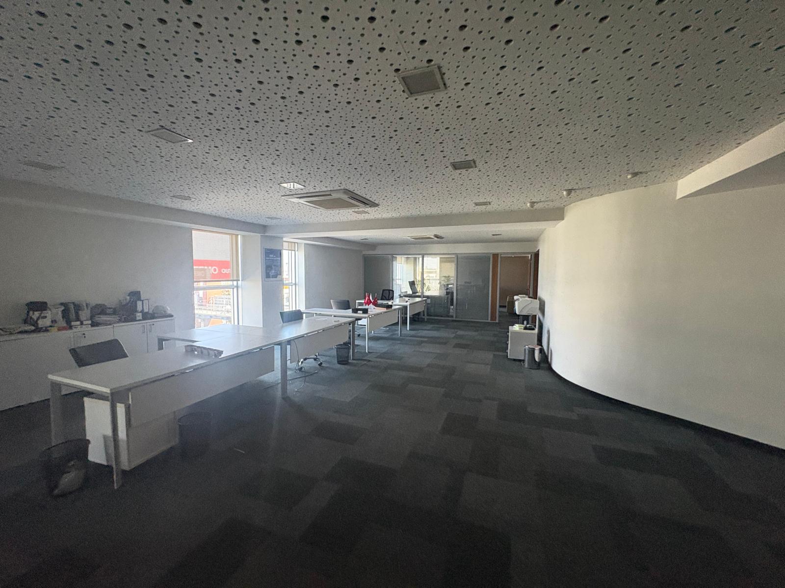 GAZİEMİR AKÇAY CADDESİ 400 M2 OFİS