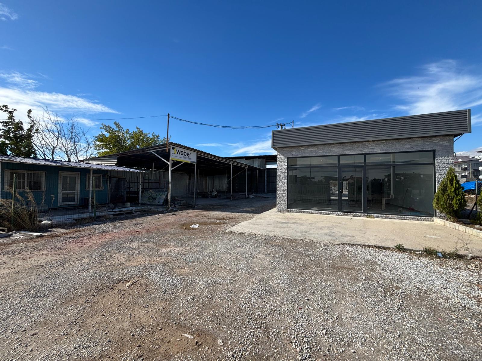 İZMİR MENDERES ANAYOLU ÜZERİNDE KİRALIK 2000m2 ARSA/DEPO/İŞYERİ