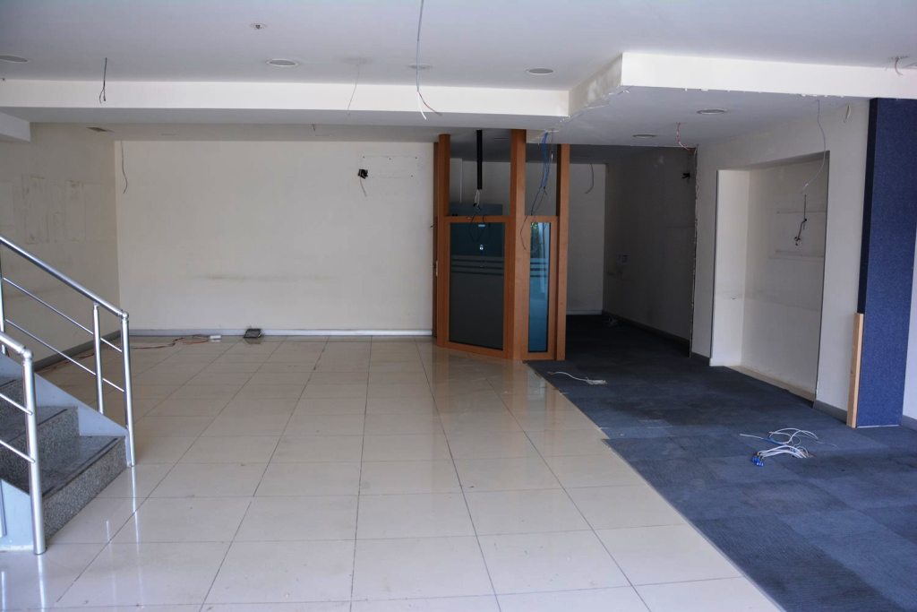 İzmir bornova 4. sanayi de 200 m2 banka için uygun kiralık işyeri dükkan