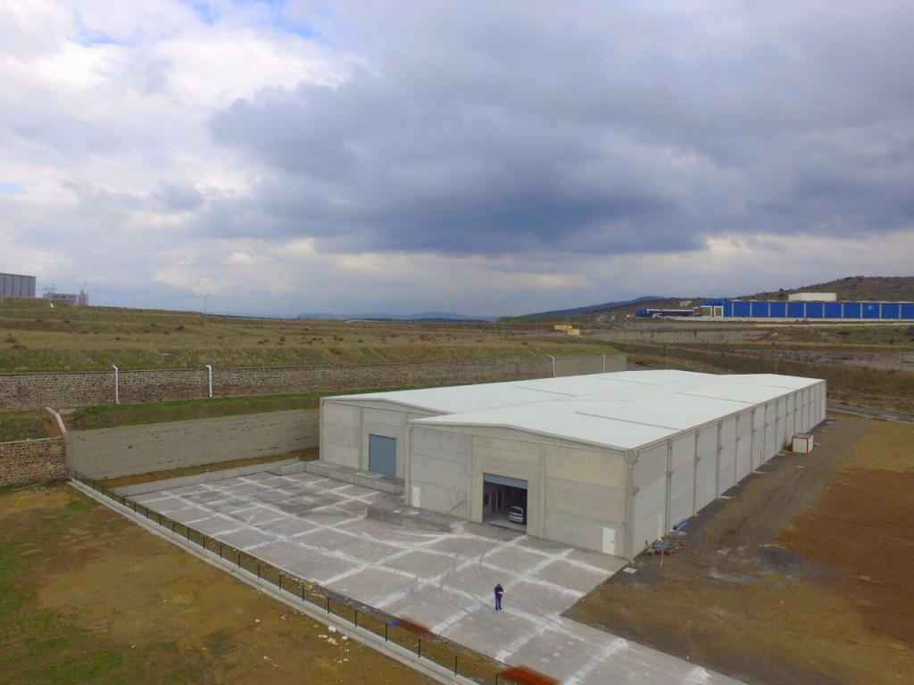 izmir aliağa organize sanayi bölgesinde 15.000 m2 arsa da 5.750 m2 kapalı kiralık depo fabrika