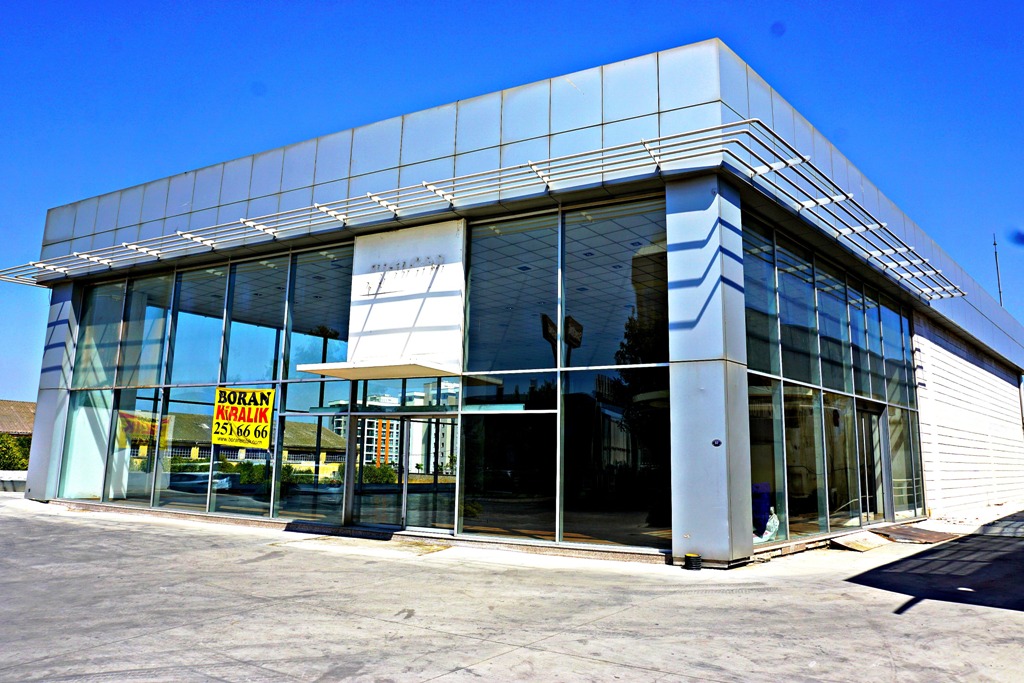 GAZİEMİR AKÇAY CADDESİ ÜZERİNDE 2000 M2 KİRALIK İŞYERİ