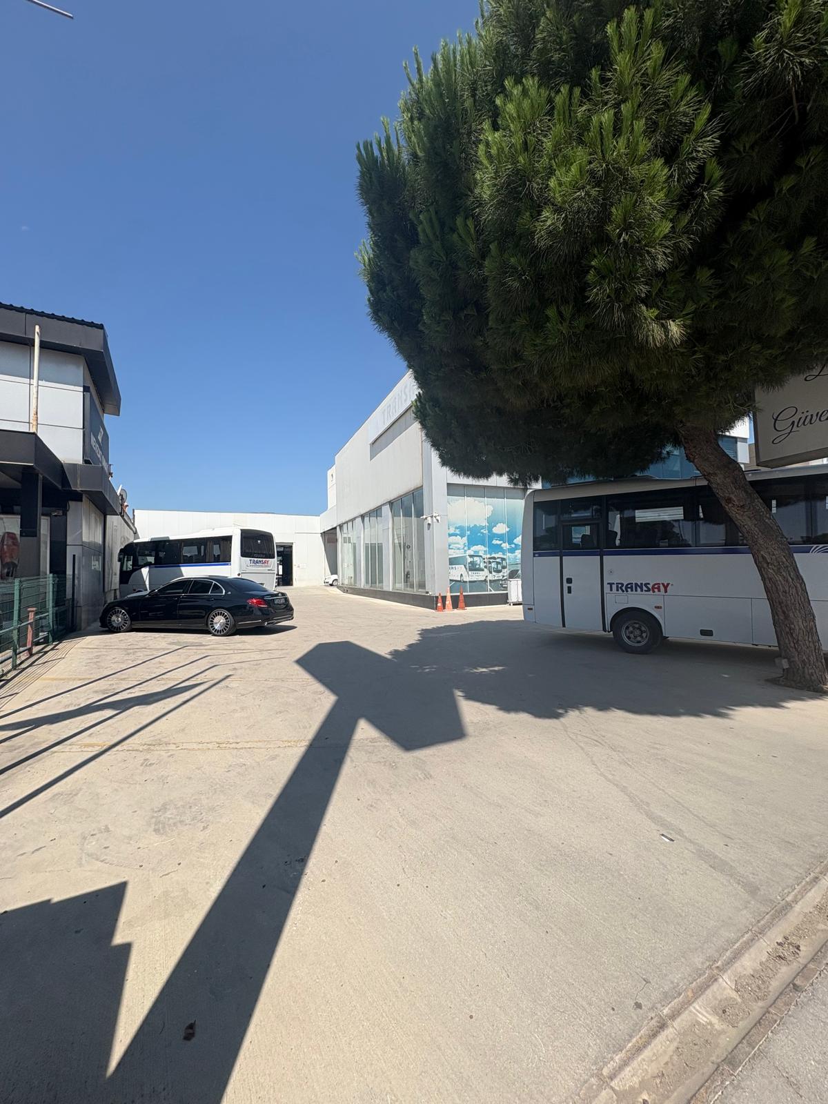İZMİR GAZİEMİR AKÇAY CADDDESİNDE KİRALIK 3000m2 KOMPLE BİNA