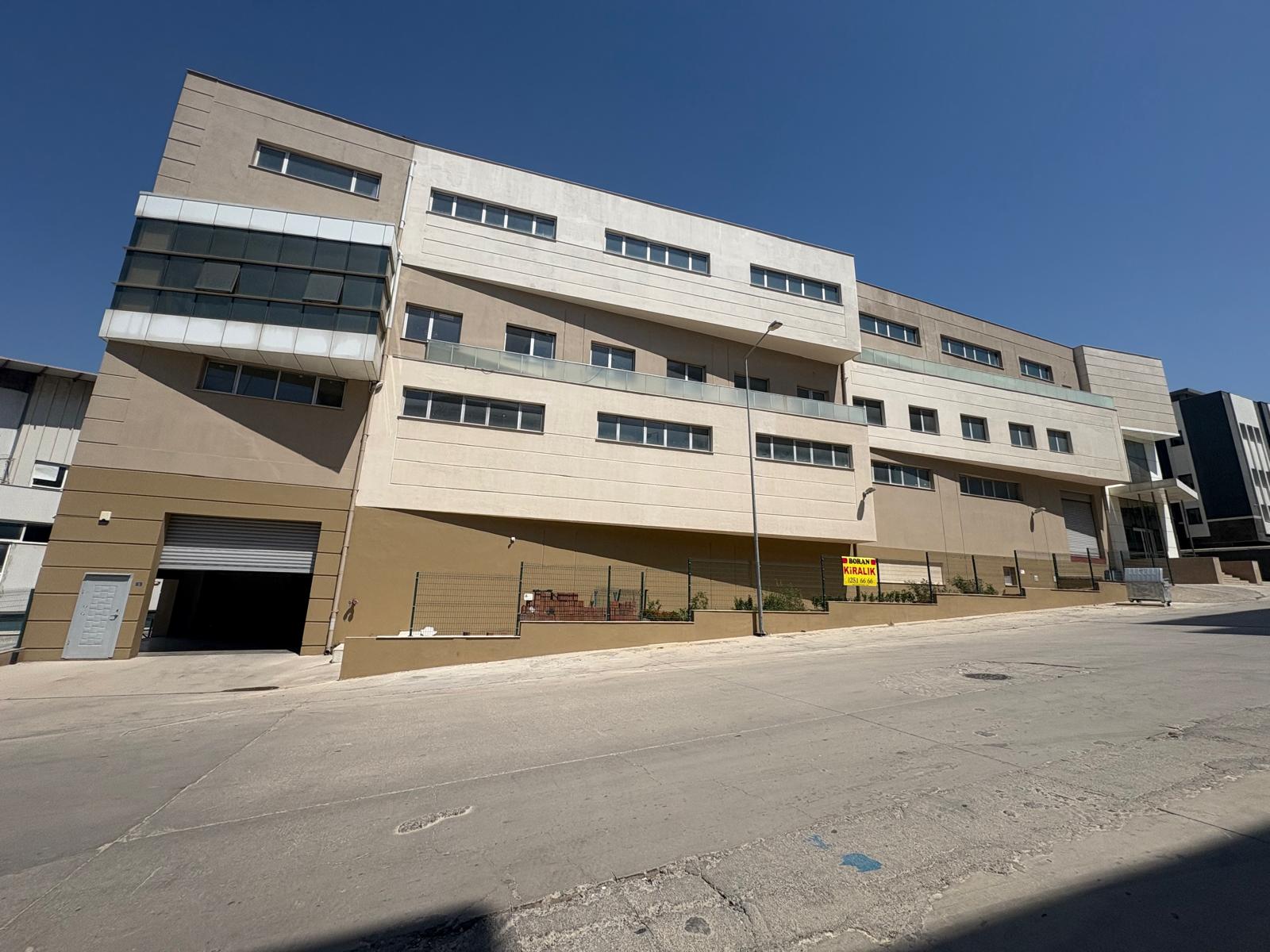 İZMİR BUCA BEGOS OSB DE KİRALIK 5570m2 FABRİKA BİNASI