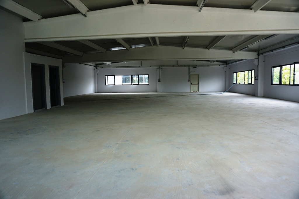 izmir gaziemir sarnıç sanayi'de 800 m2 satılık depo/fabrika
