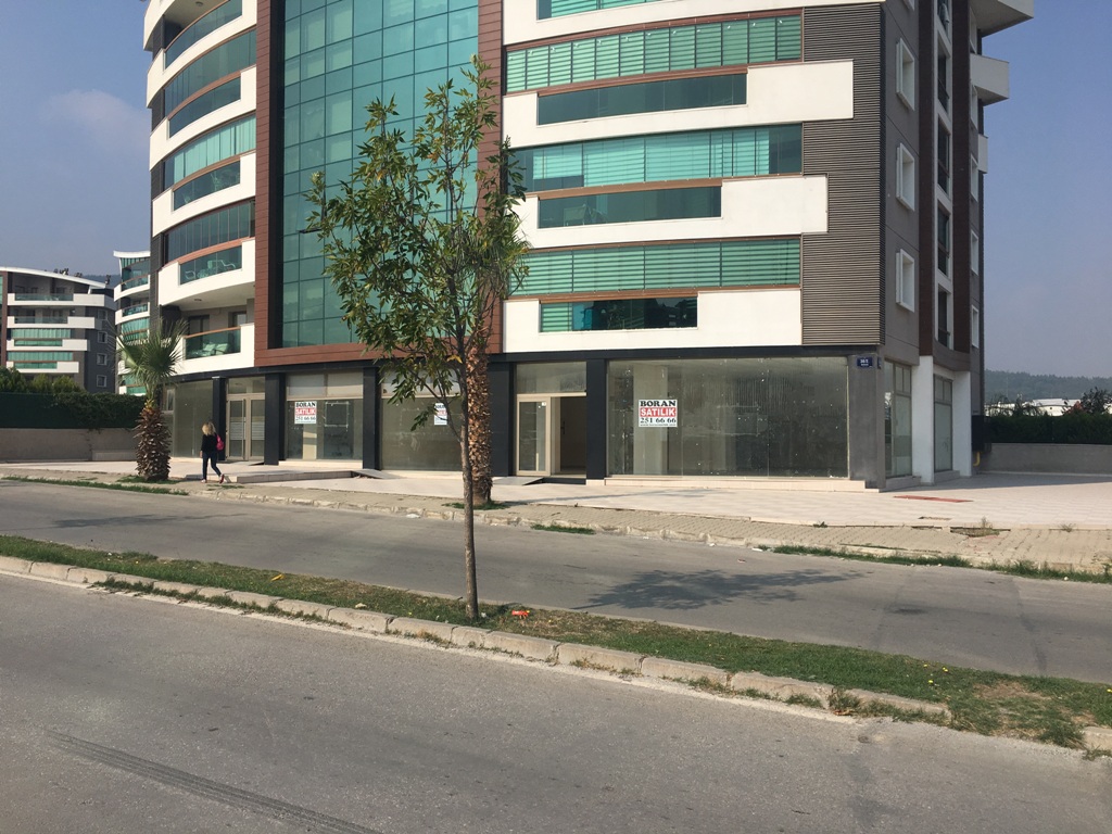 izmir gaziemir de  satılık 400 m2 köşe dükkan işyeri