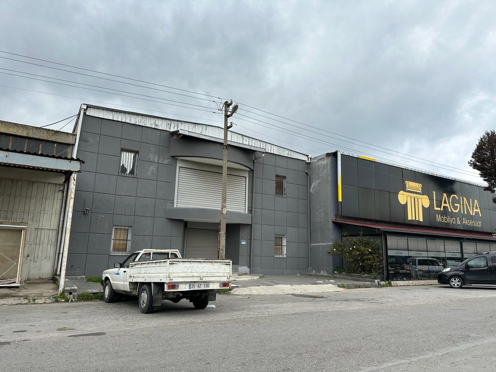 İZMİR KISIK AĞAÇ İŞLERİNDE 1000 M2 SATILIK DÜKKAN