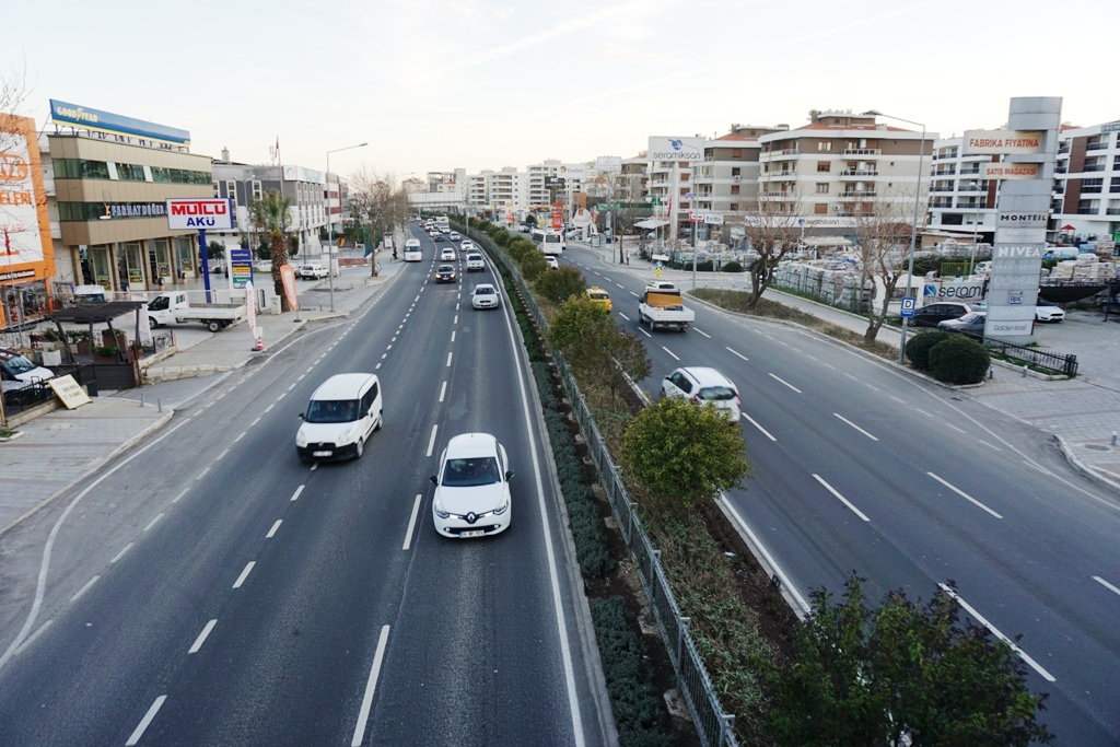 İZMİR GAZİEMİR AKÇAY CADDESİ 1000 M2 SATILIK DÜKKAN / MAĞAZA