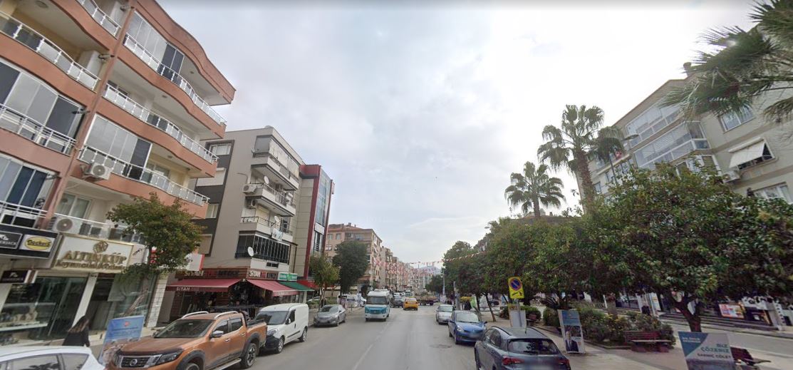 gaziemir önder caddesinde satılık 100m2 köşe dükkan mağaza