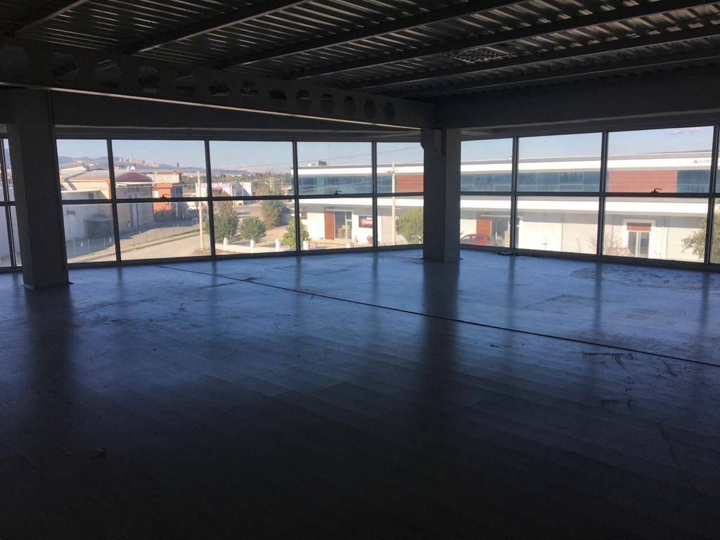 GAZİEMİR SARNIÇ SANAYİDE 900 M2 KİRALIK DEPO/FABRİKA