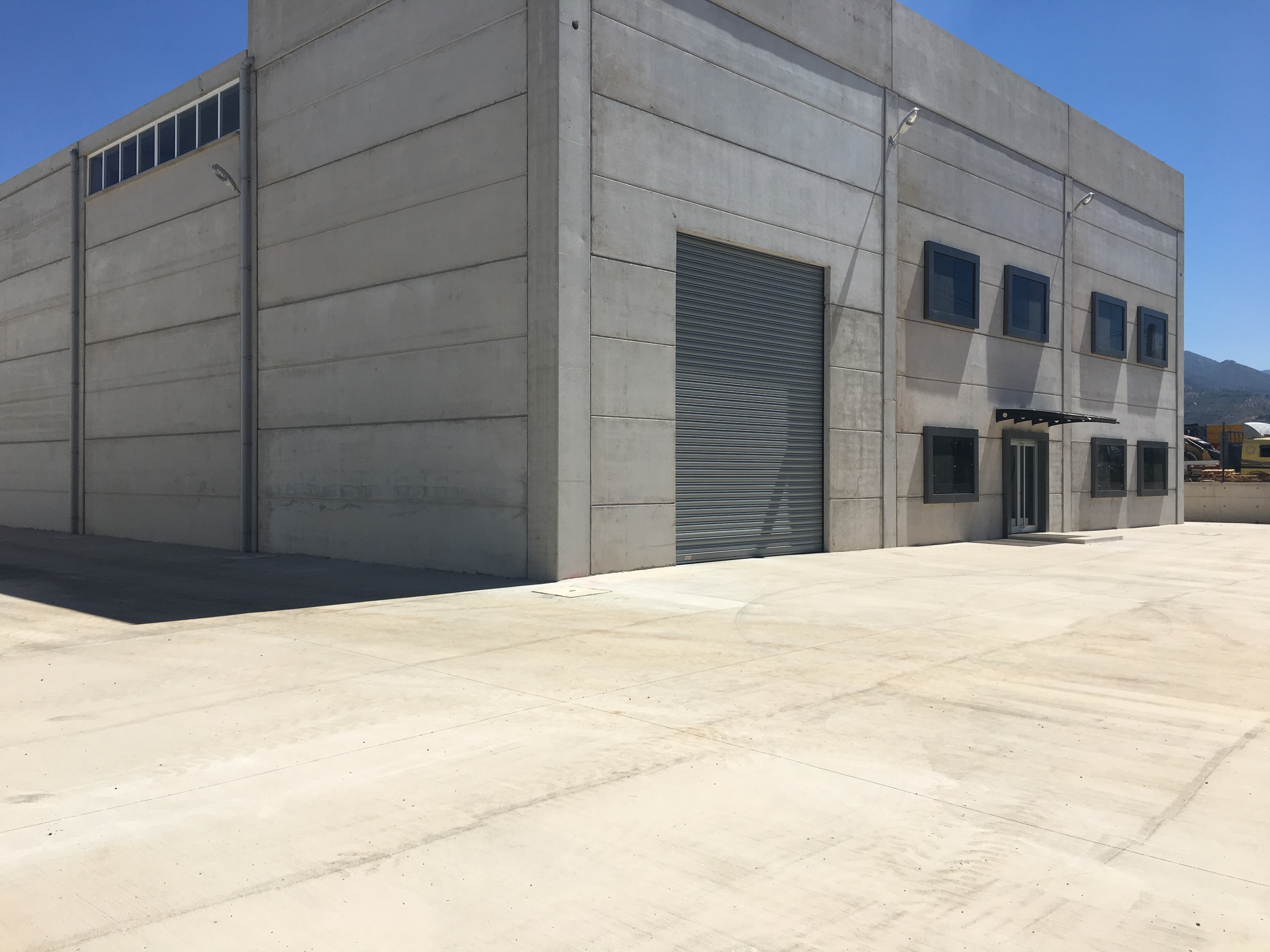İZMİR KEMALPAŞA SANAYİ DE 3200 M2 ARSA DA 1700 M2 KAPALI SIFIR KİRALIK DEPO FABRİKA