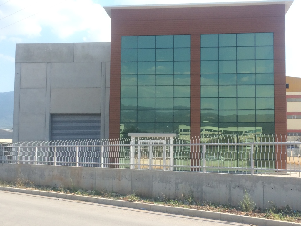 izmir kemalpaşa osb de 3000 m2 arsa da 1500 m2 kapalı kiralık depo fabrika