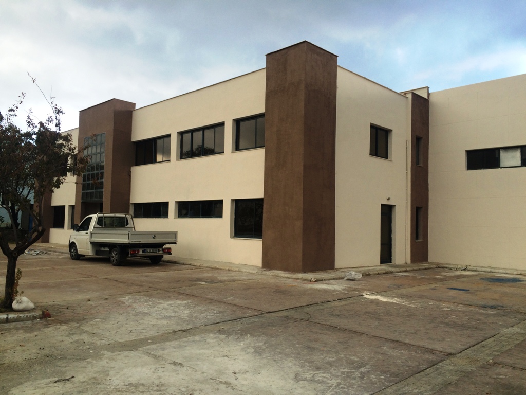 izmir kemalpaşa da 7000 m2 arsa da 3500 m2 kapalı kiralık depo fabrika
