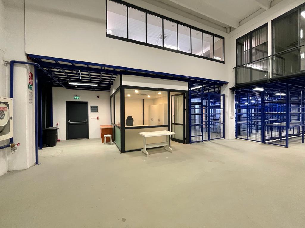 İzmir GAZİEMİR SARNIÇTA 600 M2 KİRALIK büro / ofis
