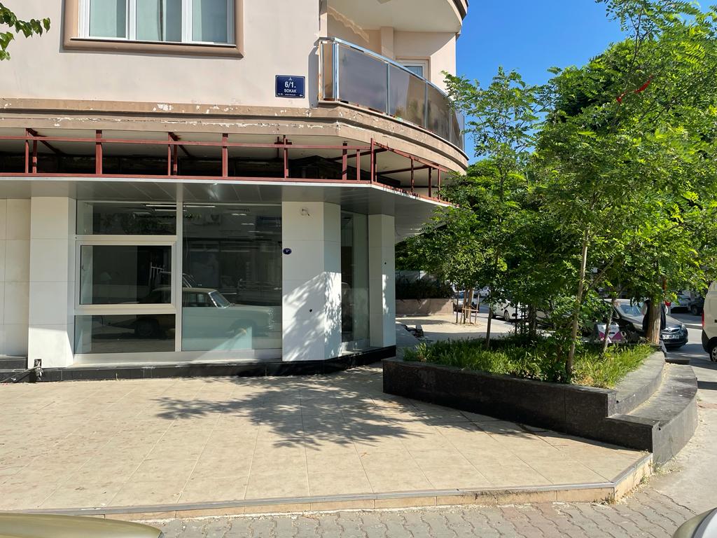 izmir gaziemir merkezde 250 m2 kiralık dükkan /mağaza