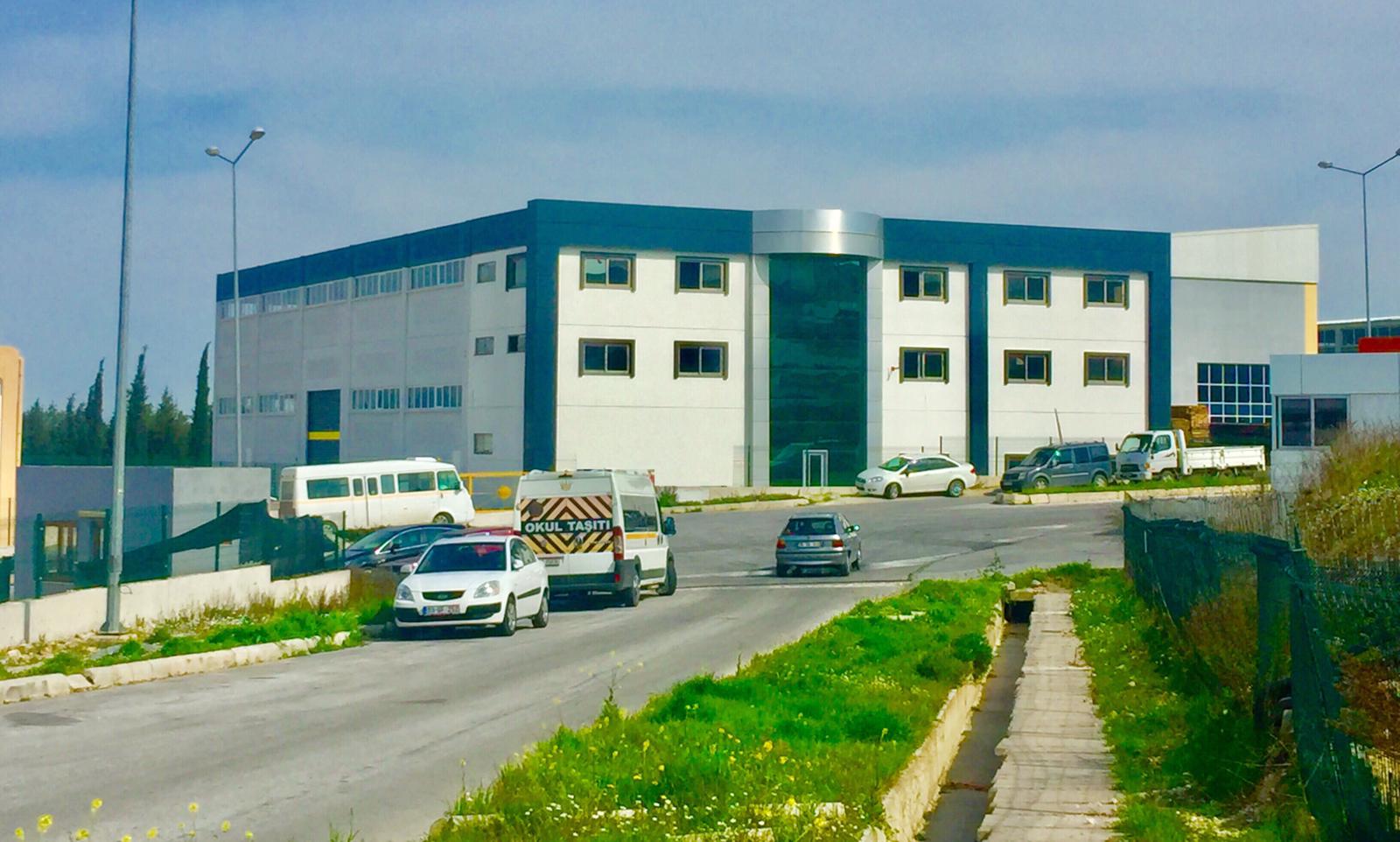 İZMİR MENDERES İTOB OSB DE SATILIK 2500M2 ARSADA 1650M2 FABRİKA BİNASI