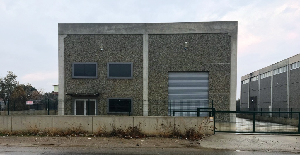izmir kemalpaşa da 2000 m2 arsa da 1000 m2 kapalı ofisli kiralık depo fabrika
