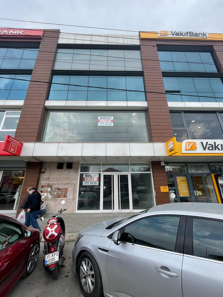 izmir karabağlar yeşillik caddesinde 800 m2 kiralık komple bina