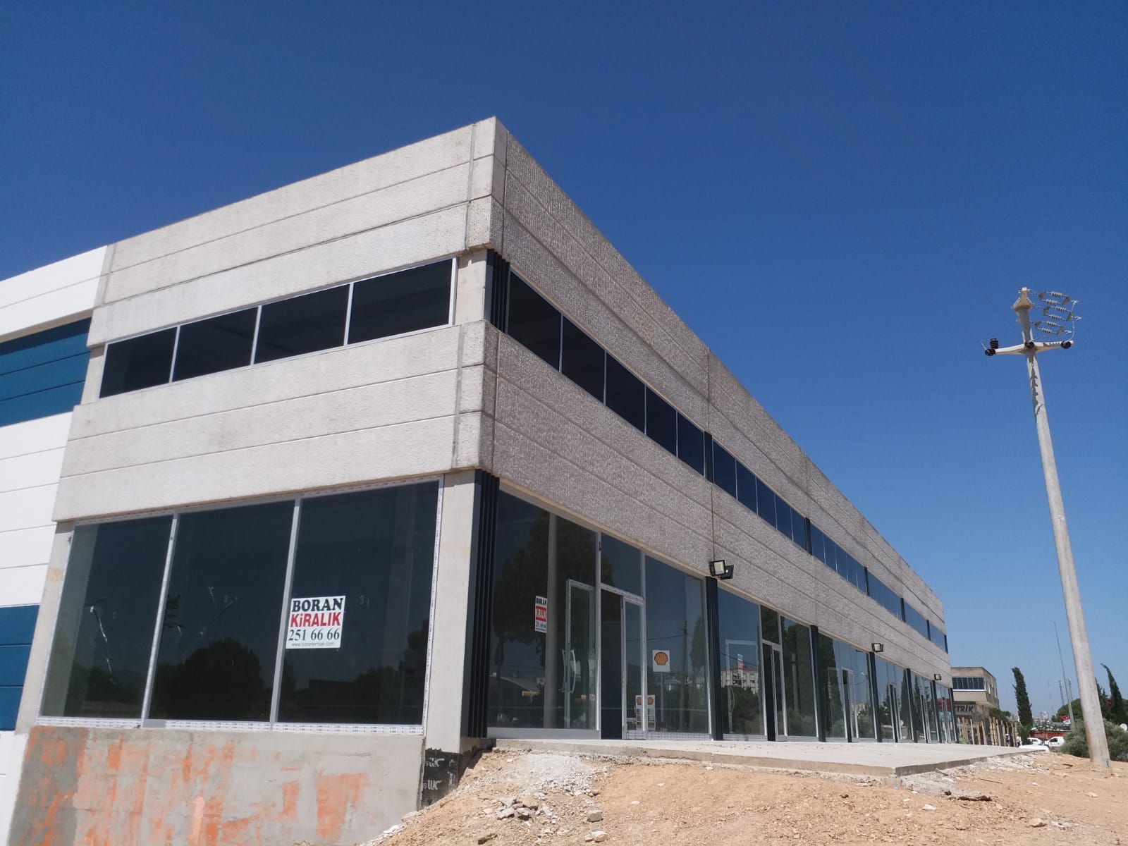 İZMİR -TORBALI- AYDIN YOLU  ÜZERİNDE AYRANCILAR ÇIKIŞINDA her biri 250+80 m2 KİRALIK 6 ADET İŞYERİ