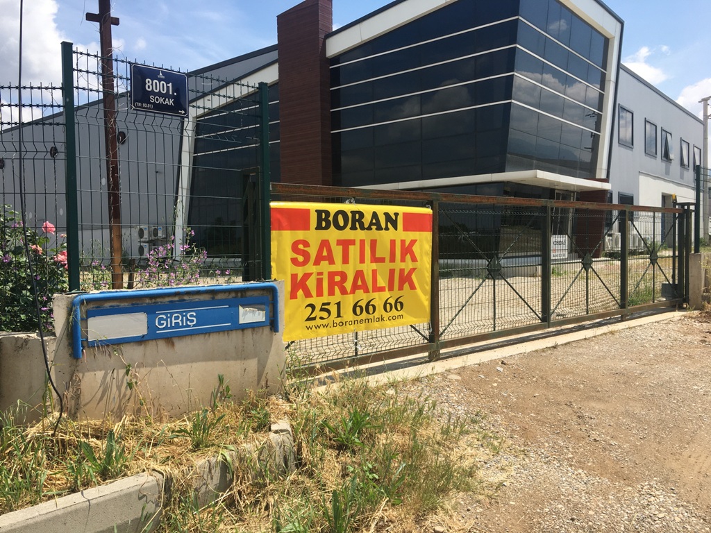 izmir kemalpaşa ankara yoluna cepheli 3560 m2 arsa da 2500 m2 kapalı satılık depo fabrika