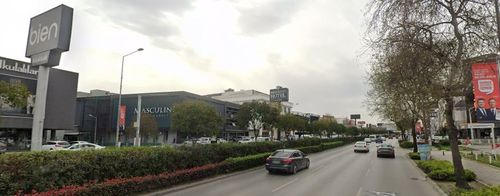 İZMİR GAZİEMİR AKÇAY CADDDESİNDE SATILIK 1000m2 komple bina