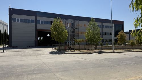 izmir kemalpaşa bağyurdu osb de 5000 m2 arsa da 3500 m2 kapalı kiralık fabrika depo