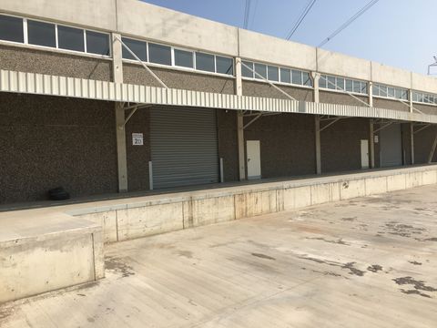 bornova ışıkkent de 1100 m2 kapalı kiralık rampalı ofisli depo