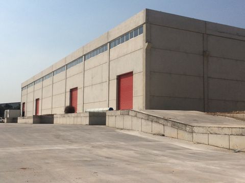 izmir kemalpaşa da ankara yoluna cepheli rampalı 3.000 m2 kapalı kiralık depo