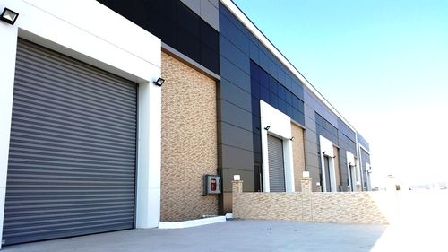 İZMİR GAZİEMİR SARNIÇ SANAYİDE 700 M2 KİRALIK FABRİKA - DEPO
