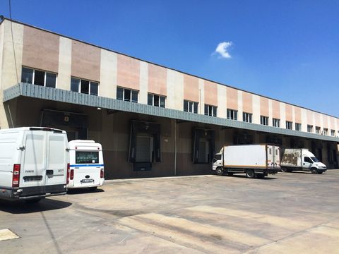 izmir bornova ışıkkent de 2500 m2 kapalı rampalı kiralık depo