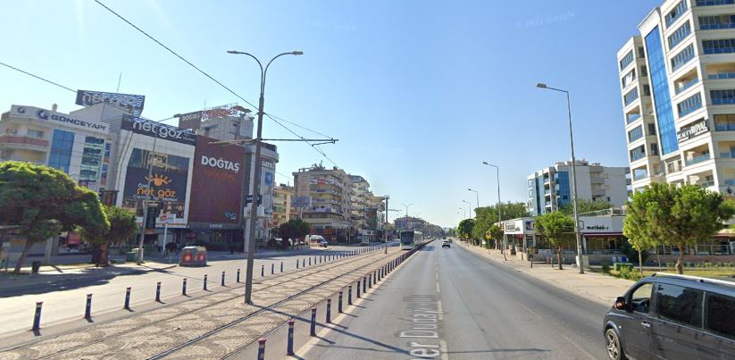İZMİR MAVİŞEHİR CADDE ÜZERİNDE KİRALIK 600M2 KÖŞE DÜKKAN/MAĞAZA