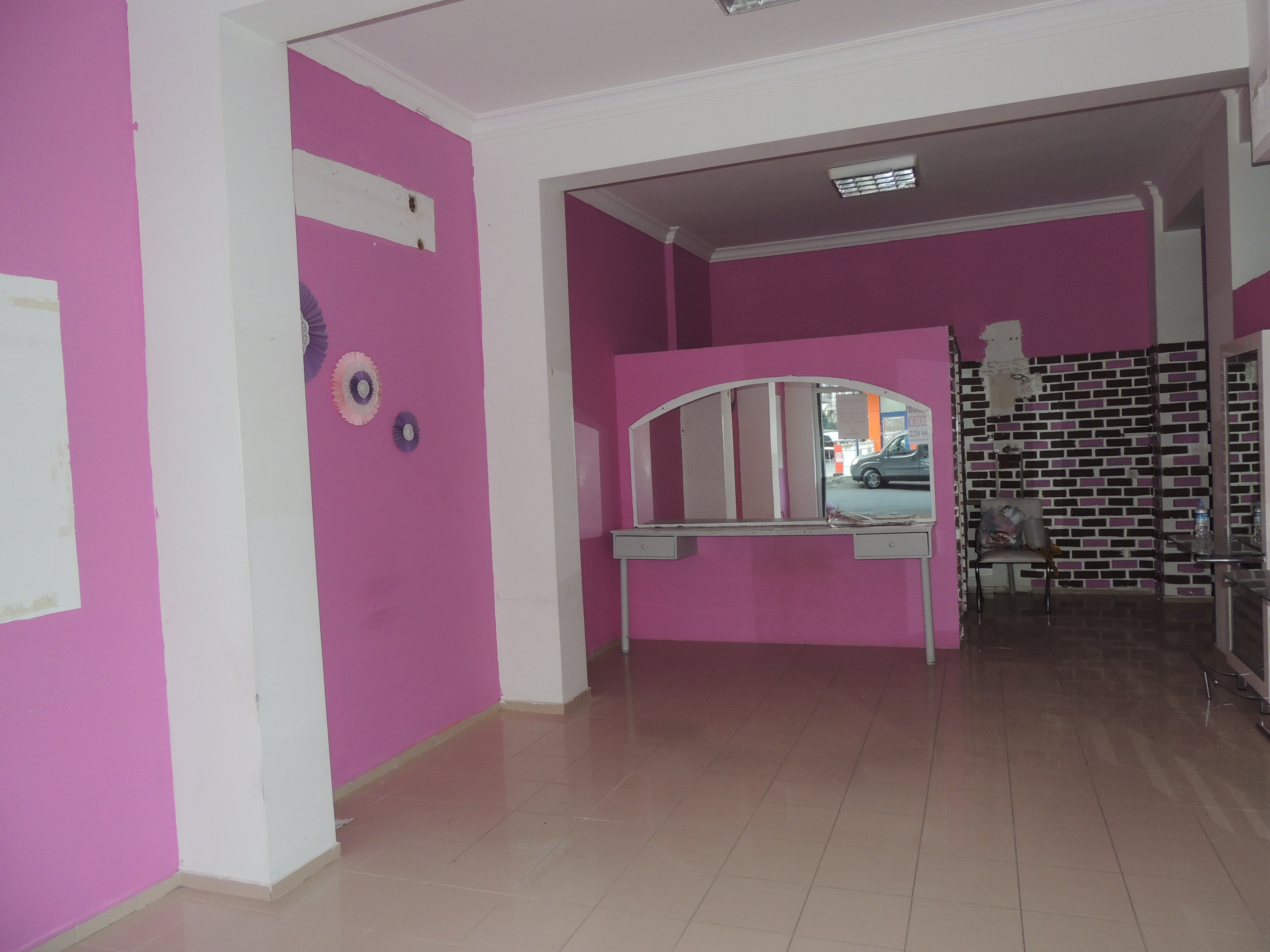 gazi mahallesin de 70 m2 kiralık dükkan