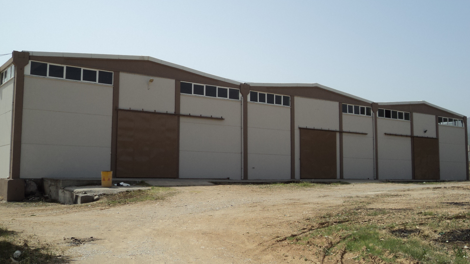 izmir kemalpaşa da 16000 m2 arsa da 4000 m2 kapalı kiralık depo fabrika