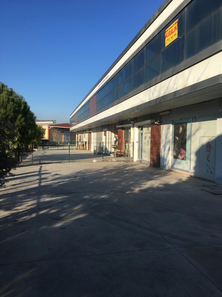 GAZİEMİR  SARNIÇ SANAYİDE BÖLGESİNDE 700 M2  SATILIK DEPO/FABRİKA