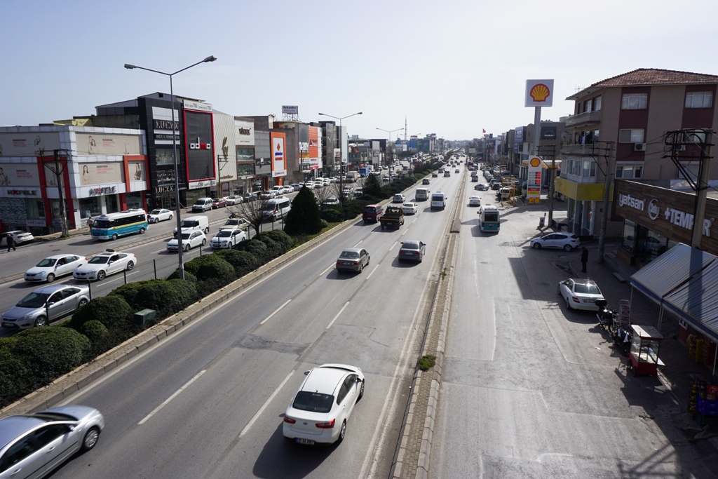 KARABAĞLAR YEŞİLLİK CADDESİ ÜZERİNDE 1800 M2 KİRACILI SHOWROOM/MAĞAZA