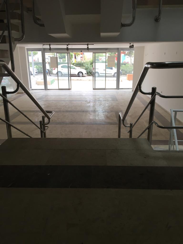 GAZİEMİR AKÇAY CADDESİ ÜZERİNDE 1280 M2 KİRALIK DÜKKAN-MAĞAZA